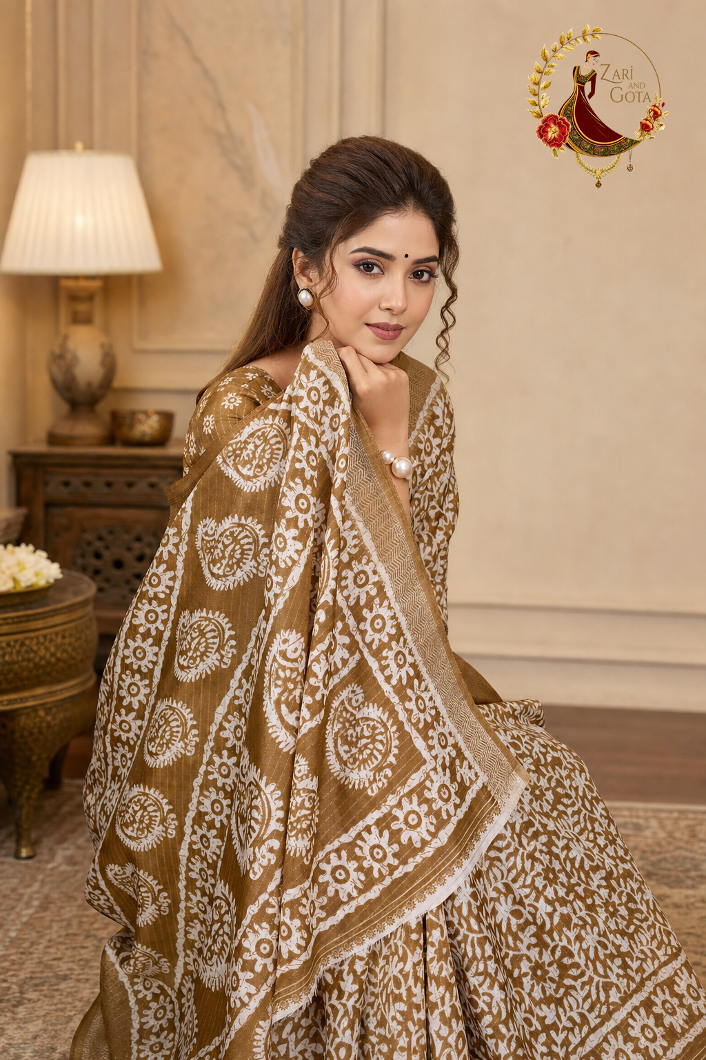 Close view of the ivory batik paisleys and floral bands on the pallu