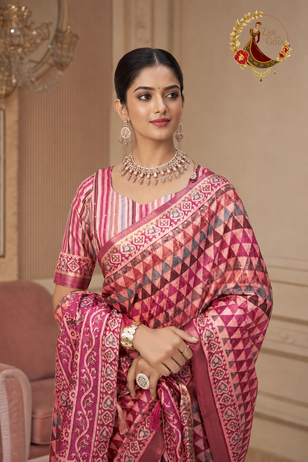 Close view of the printed triangle and stripe bands across the pallu